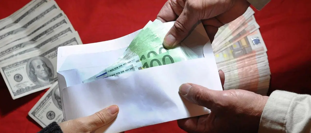 Tangenti a Vibo, il regalo da mille euro dell’imprenditore condannato in Petrolmafie al funzionario dell’Inail\n