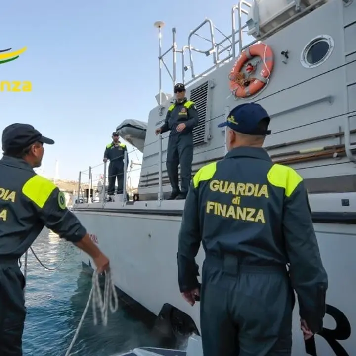 Blitz nelle pescherie di Crotone, sequestrati 4 quintali di prodotti ittici non tracciati: sanzioni per 8mila euro