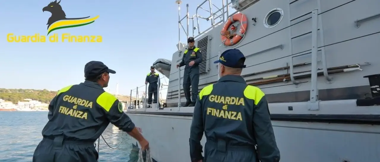 Blitz nelle pescherie di Crotone, sequestrati 4 quintali di prodotti ittici non tracciati: sanzioni per 8mila euro