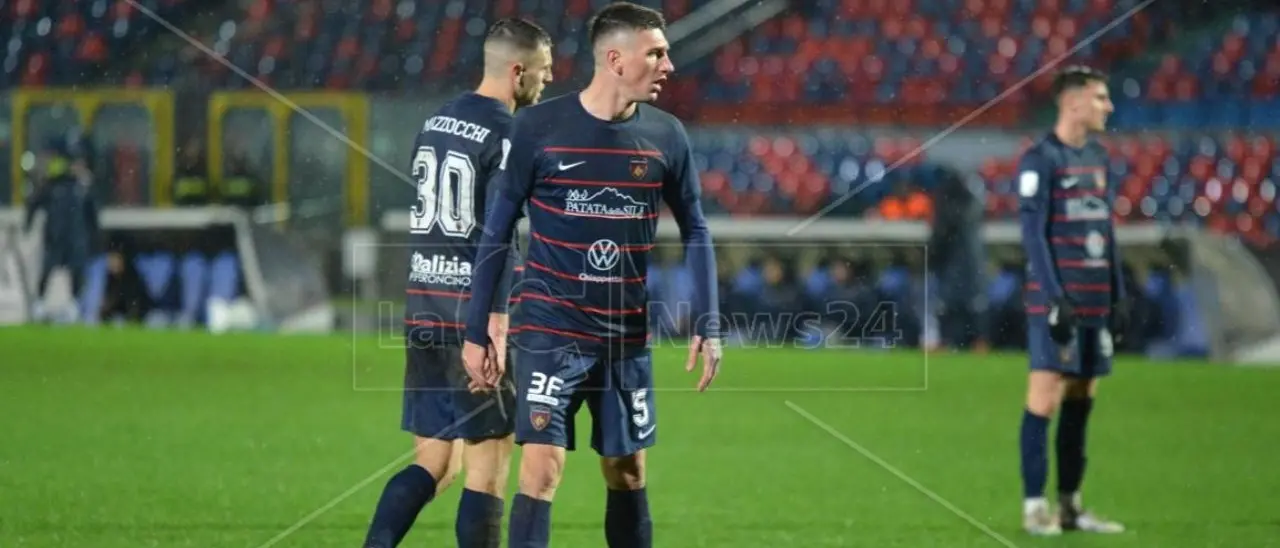 Cosenza Calcio, Camporese verso i saluti: il difensore non è tra i lupi convocati per il match contro la Carrarese