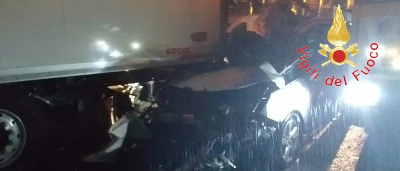 Tragedia sull’A2 a Mormanno, madre e figlia erano dirette al Nord con la famiglia per Natale: feriti il padre e il fratellino di 3 anni\n