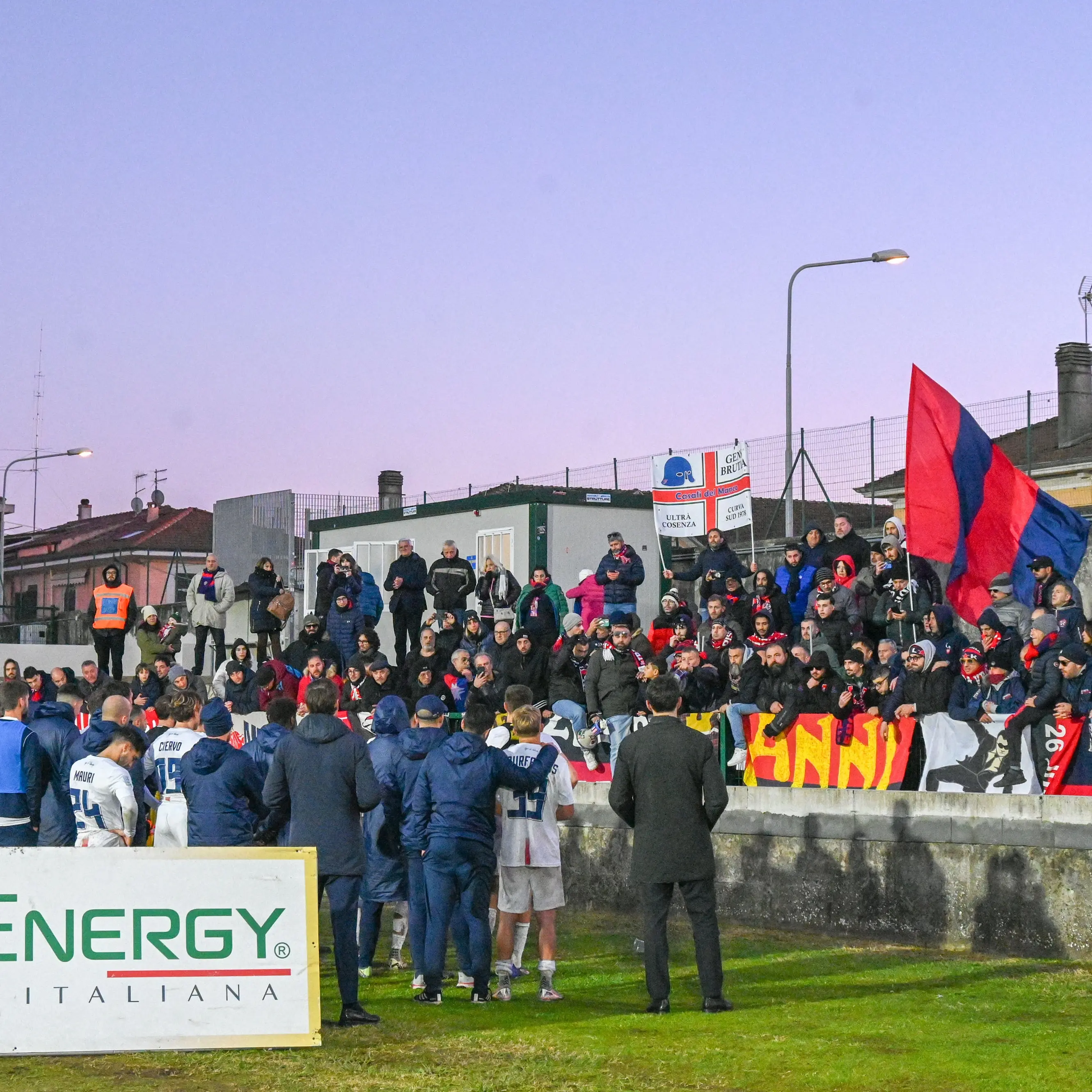 Carrarese-Cosenza 1-0, al termine del match colloquio fra squadra, tifosi e staff in vista del derby con il Catanzaro