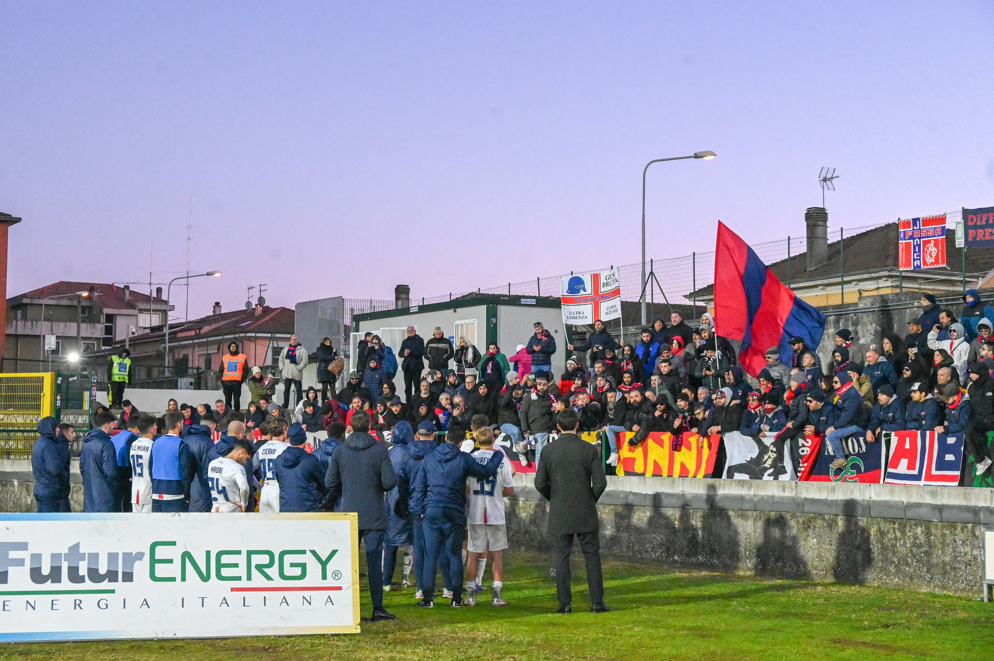 Carrarese-Cosenza 1-0, al termine del match colloquio fra squadra, tifosi e staff in vista del derby con il Catanzaro