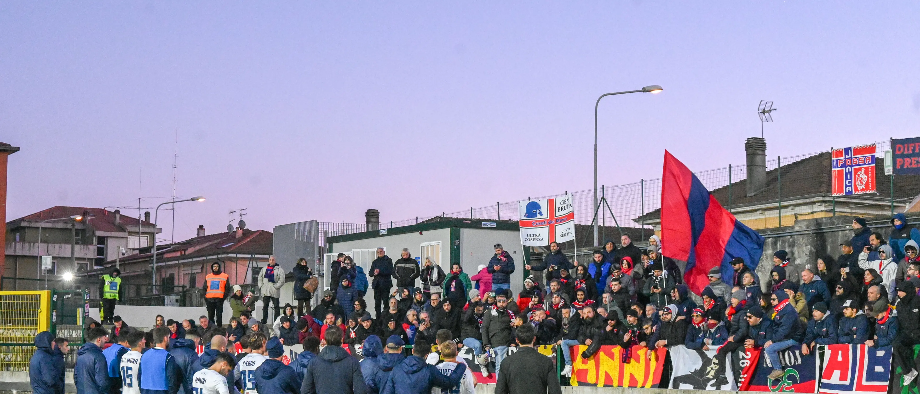 Carrarese-Cosenza 1-0, al termine del match colloquio fra squadra, tifosi e staff in vista del derby con il Catanzaro