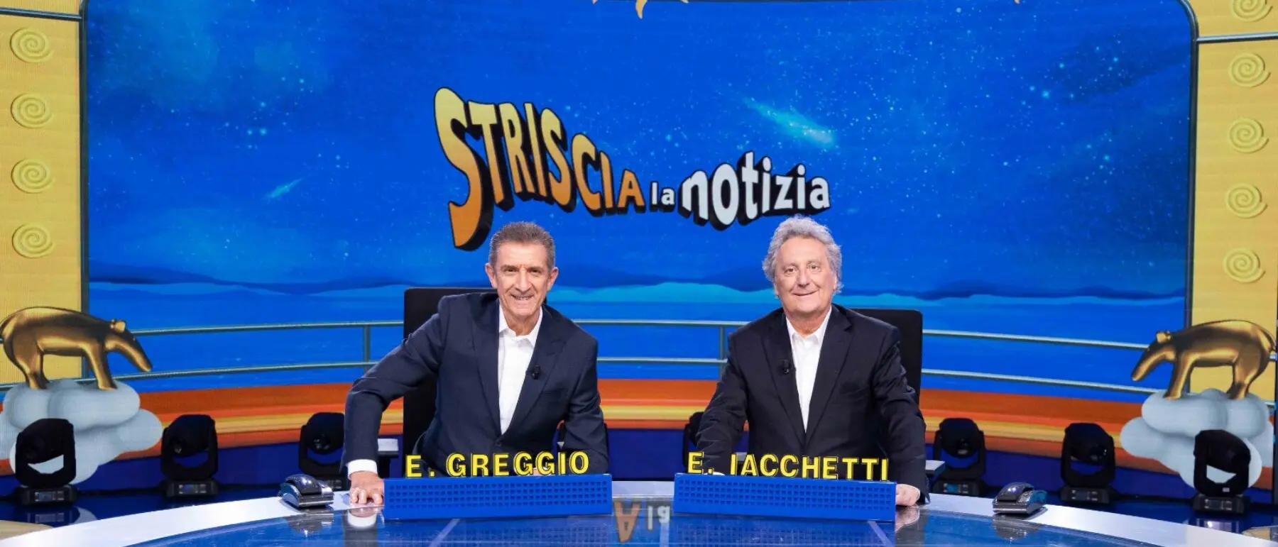 Striscia la Notizia è in crisi:\u00A0doppiata da Affari Tuoi negli ascolti e tallonata da Otto e Mezzo. E Pier Silvio non la difende più\n