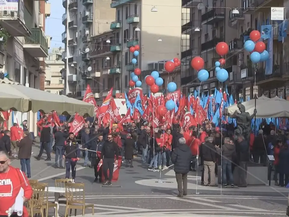 Dal “regalo di Natale” per i lavoratori Abramo al limbo dei tirocinanti, si chiude un anno caldo per le vertenze in Calabria