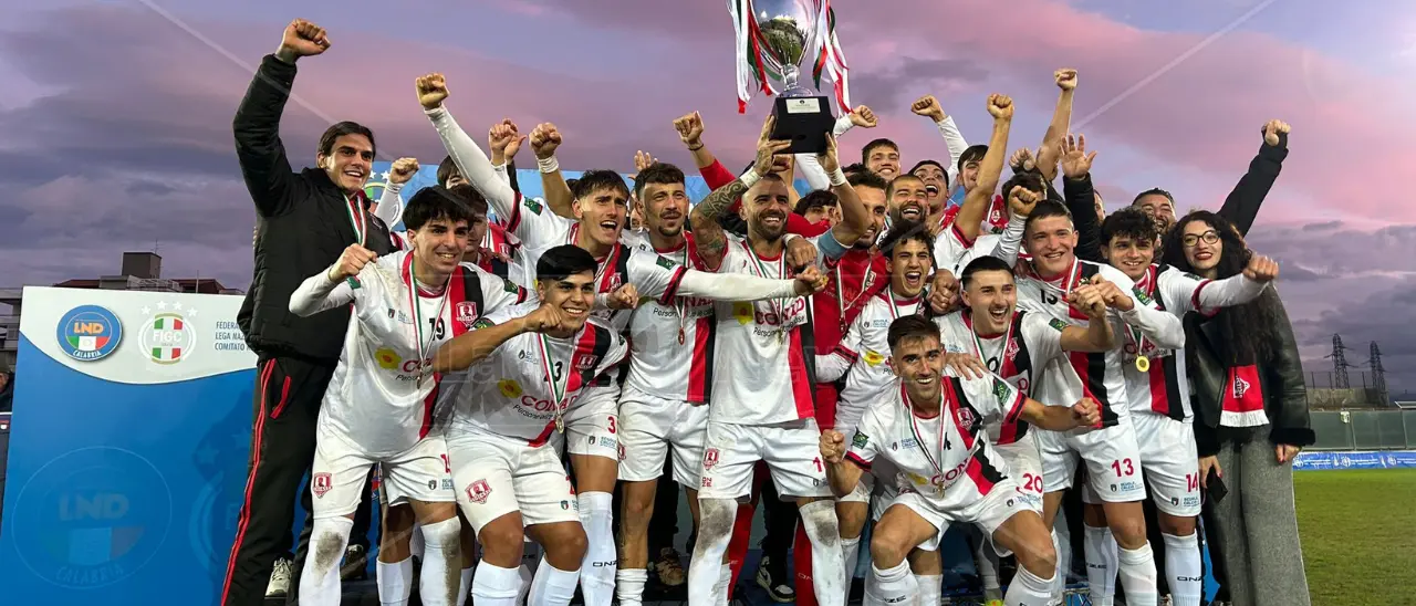 Coppa Italia Dilettanti, il Praia Tortora batte 1 a 0 il San Luca. Tirrenici in estasi: alzano il trofeo per la prima volta