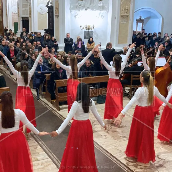 Vibo Valentia, il concerto di Natale del Liceo “Capialbi” e il commovente ricordo della giovane Rachele\n