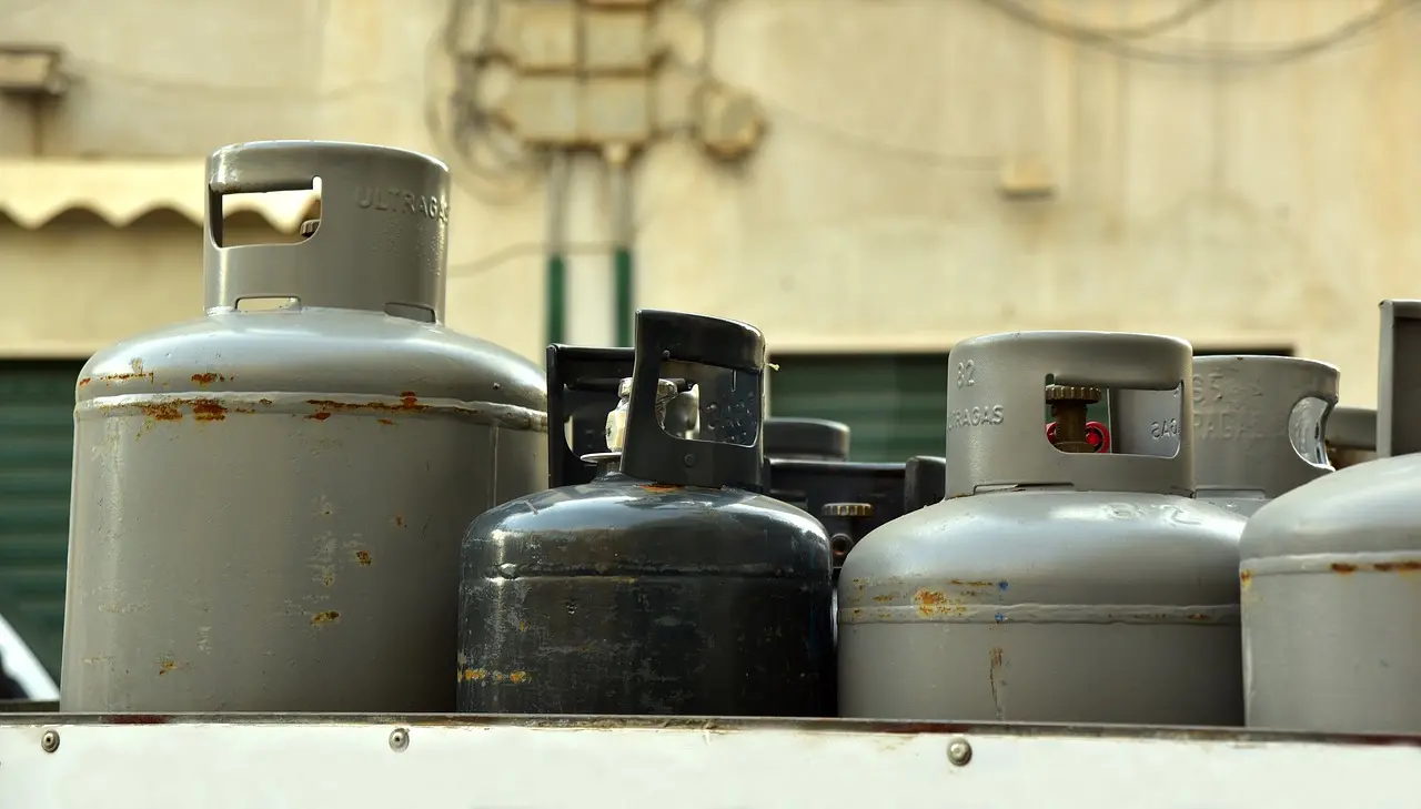 Sequestrate 784 bombole di gpl a due aziende di Cirò Marina per violazione delle misure di sicurezza