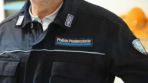 Detenuto minore piantonato da un mese in ospedale a Catanzaro, i sindacati: «Si individui una struttura adeguata»