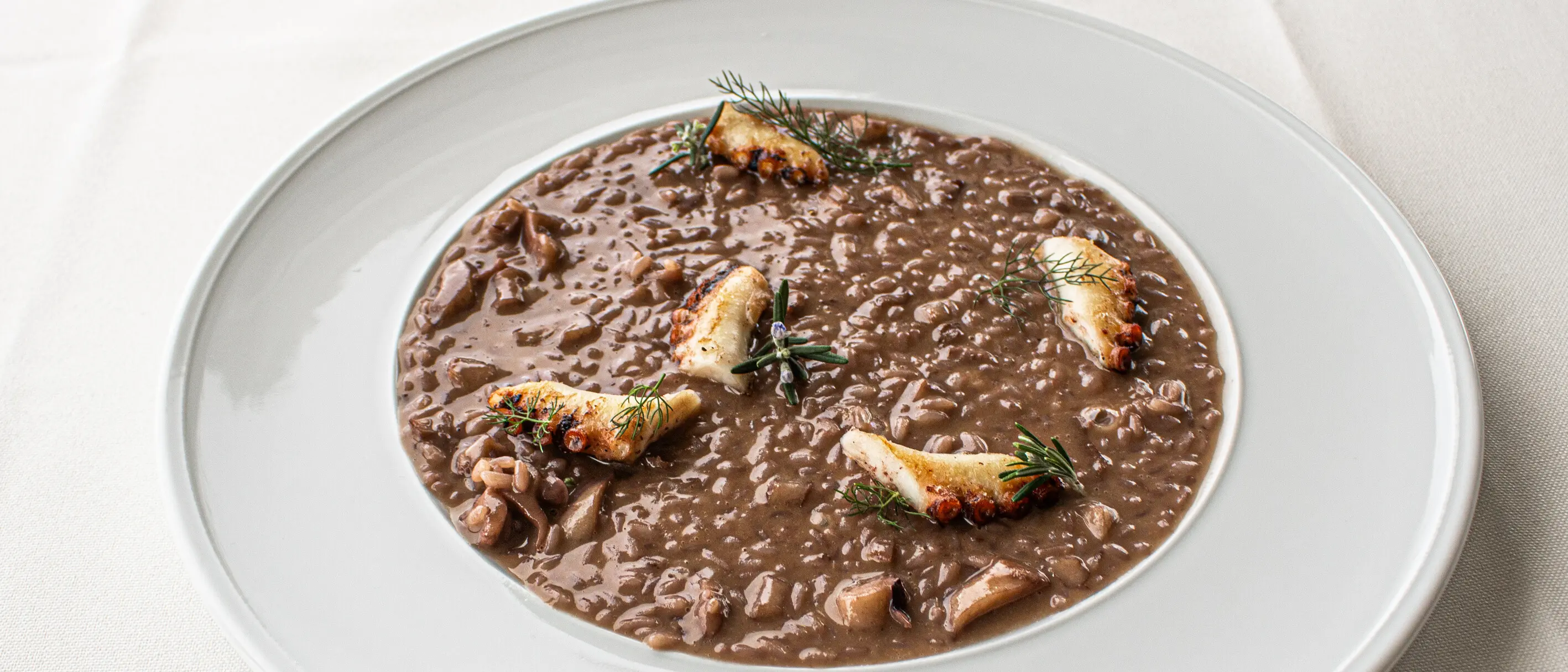 Risotto al polpo e camembert: tra bordeaux e il latte di capra, la Calabria incontra la Normandia\n