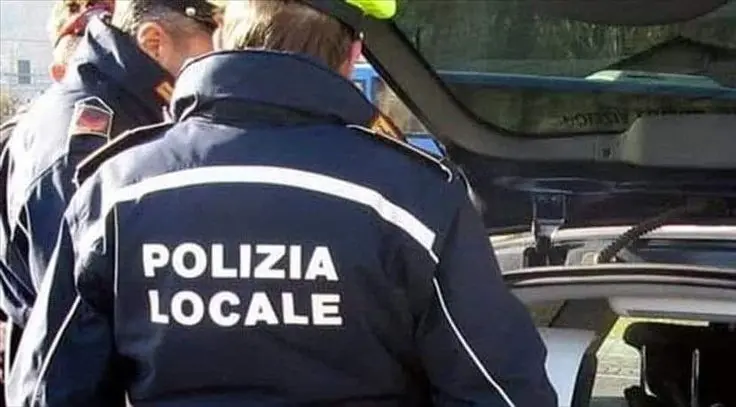 Reggio, dopo una lite investe con l’auto un parcheggiatore e scappa: arrestato 51enne