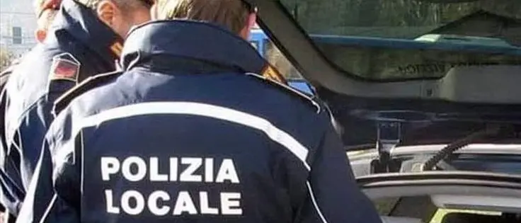 Reggio, dopo una lite investe con l’auto un parcheggiatore e scappa: arrestato 51enne