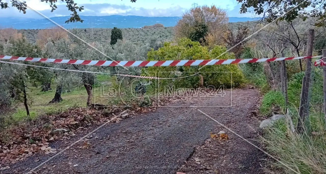 Due giovanissime vite spezzate in un incidente a San Pietro a Maida, comunità sotto shock: «Una vigilia che ricorderemo per sempre»\n