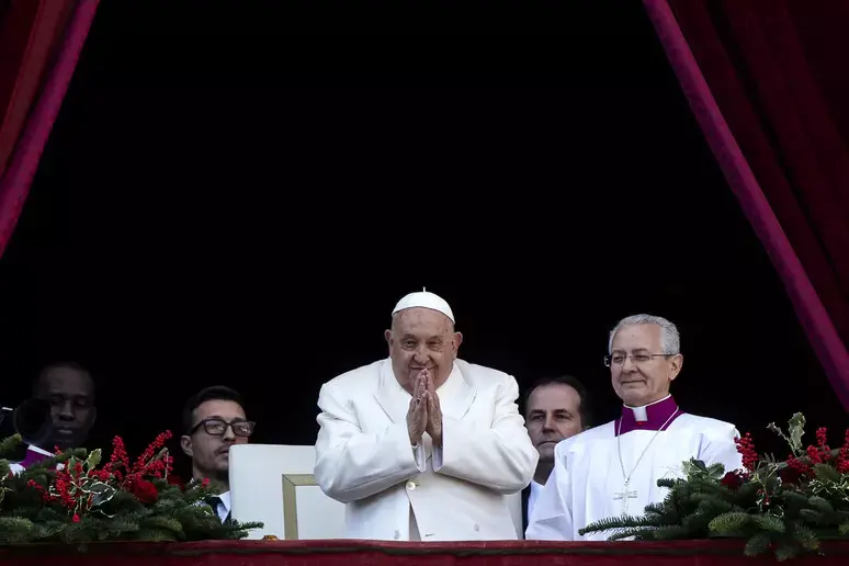 Il Papa apre la Porta Santa al carcere di Rebibbia, il messaggio ai detenuti: «Non perdete mai la speranza»