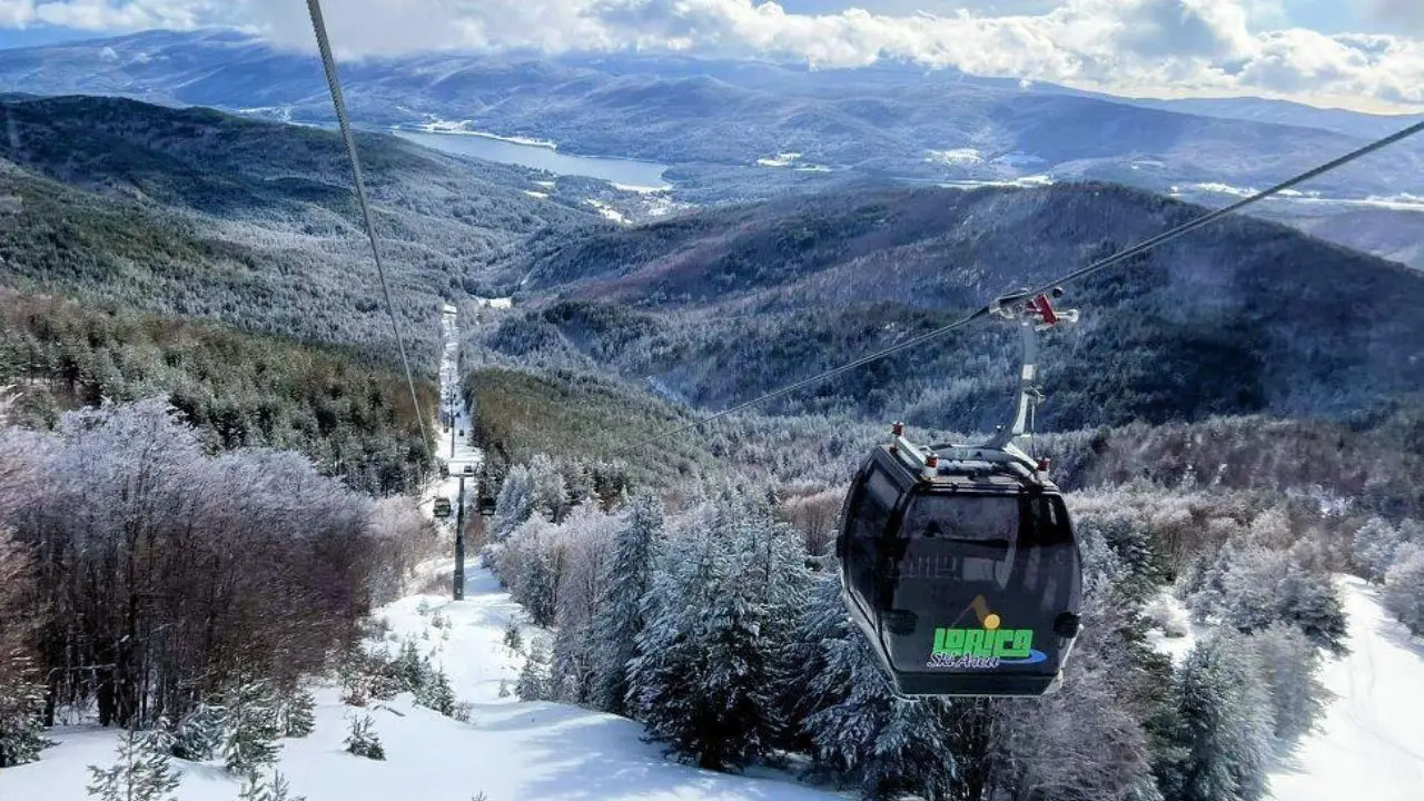 Lorica, al via la stagione invernale. Da oggi si scia:\u00A0aperte la seggiovia e una delle piste