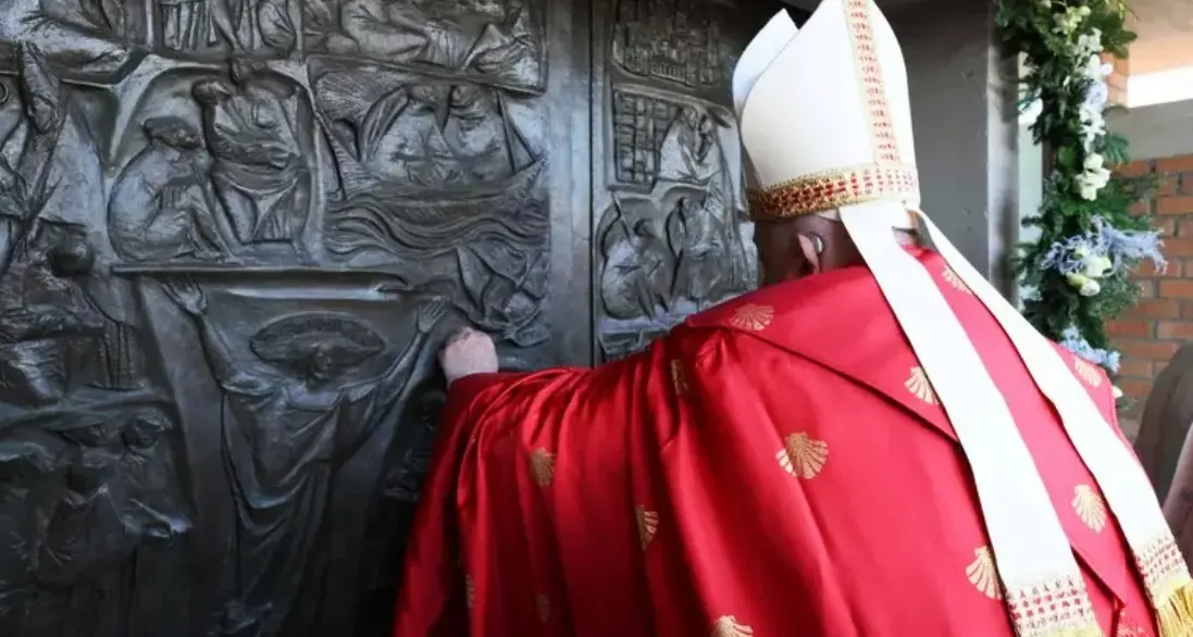 L’apertura della Porta Santa a Rebibbia: dal Papa uno schiaffo all’indifferenza sul dramma delle carceri