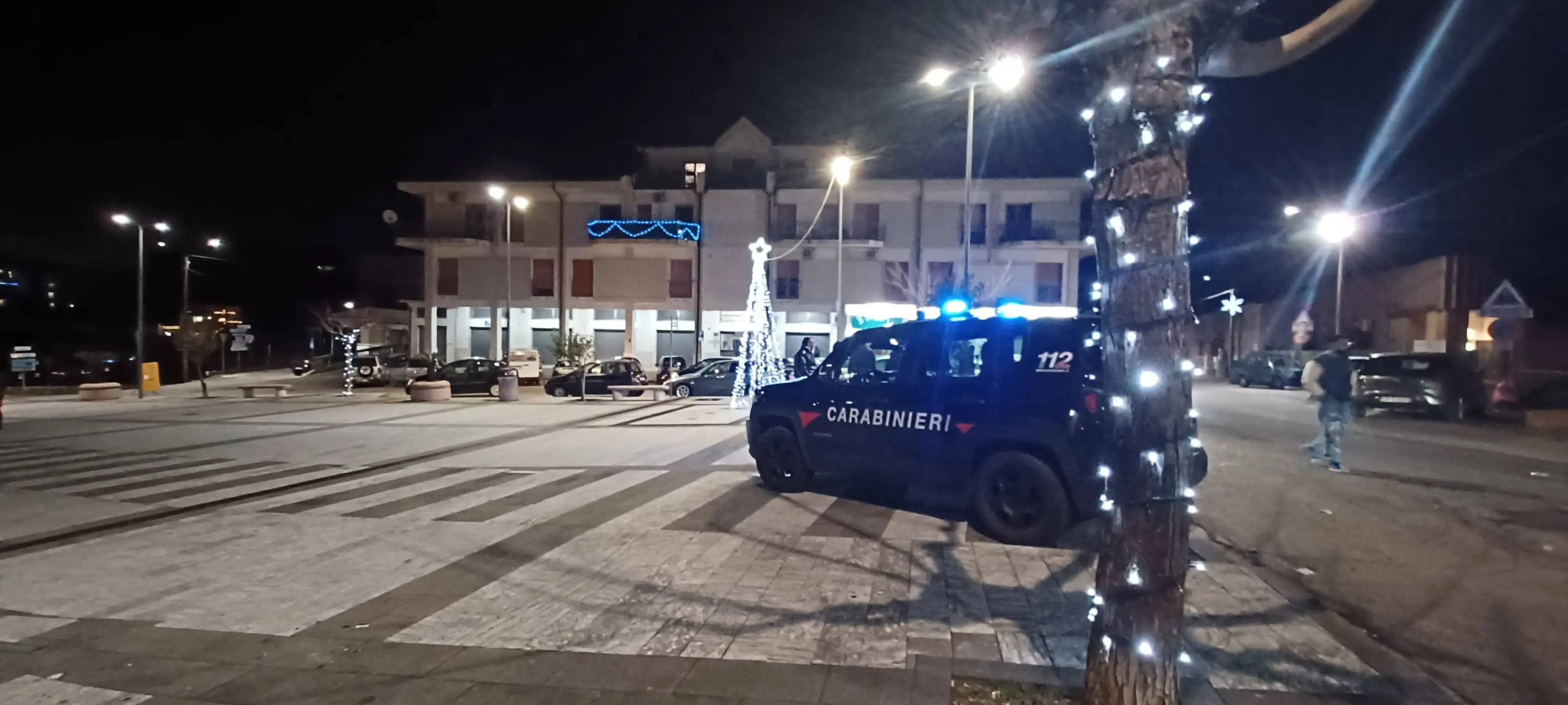 Santo Stefano di sangue a Montalto Uffugo, sparatoria in pieno centro: un uomo\u00A0di Lattarico ferisce un albanese\n