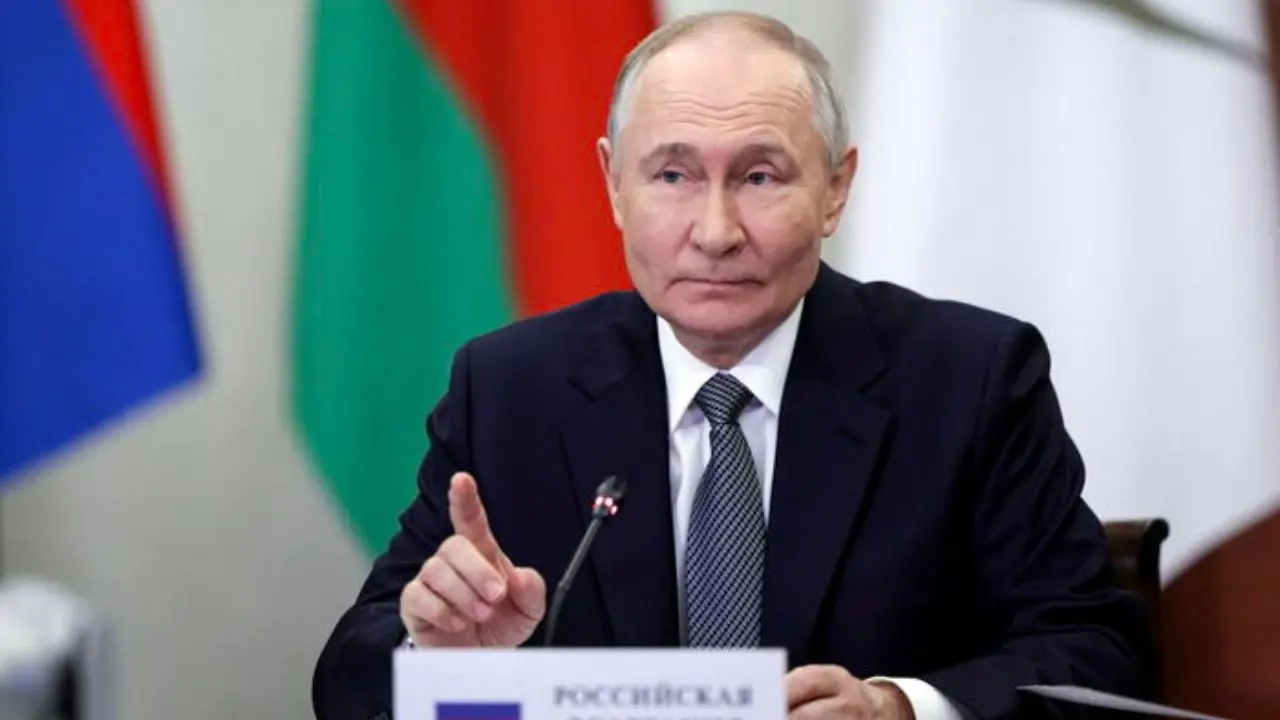 L’annuncio di Putin: «Vogliamo chiudere la guerra con Kiev, non congelarla. Sì ai negoziati in Slovacchia»\u00A0\n