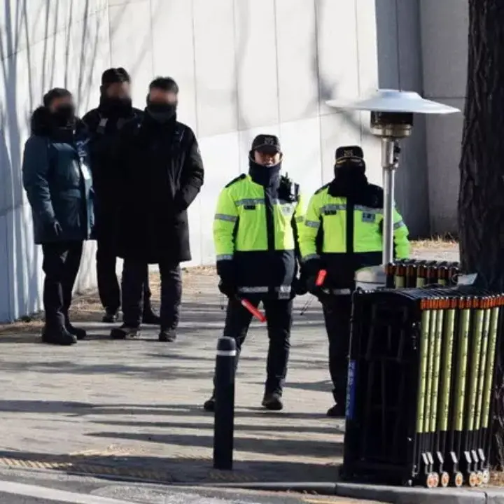 Corea del Sud, la polizia perquisisce il rifugio del presidente Yoon\n