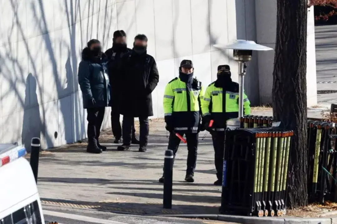 La perquisizione della polizia nel rifugio del presidente Yoon