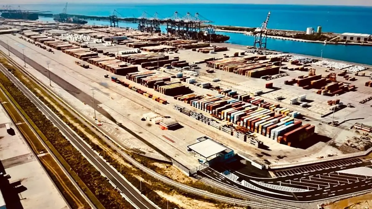Pnrr, i 100 milioni per il porto di Gioia Tauro rischiano di essere inutili: il governo vuole tagliare l’Alta velocità in Calabria
