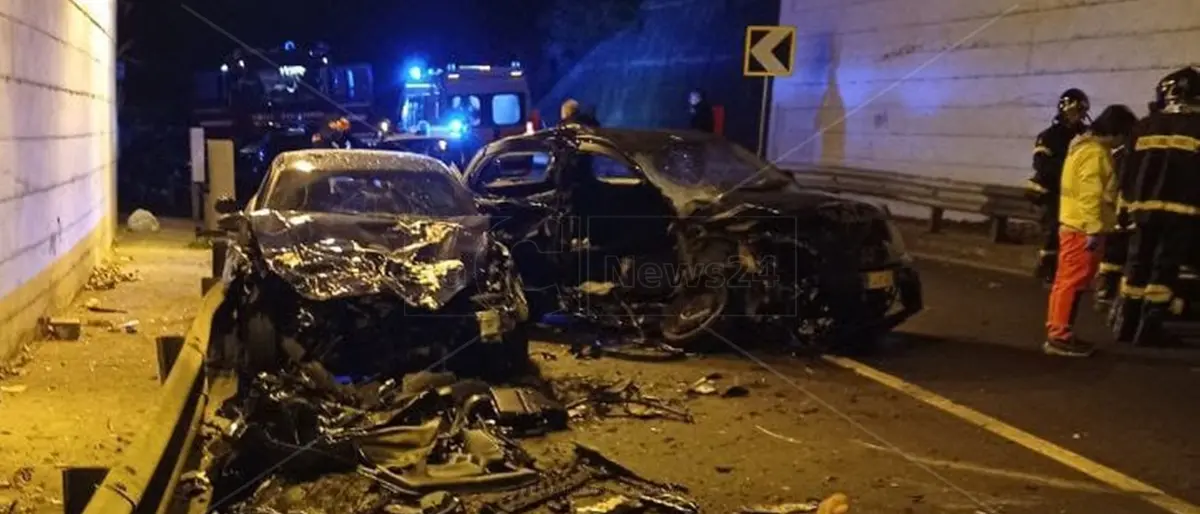 Quindicenne morto in un incidente a Catanzaro, si indaga per omicidio stradale. La scuola: «Enorme dolore nei nostri cuori»\n