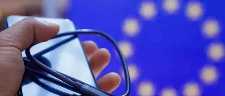 In vigore da domani la normativa Ue che introduce l’obbligo del caricatore elettronico unico