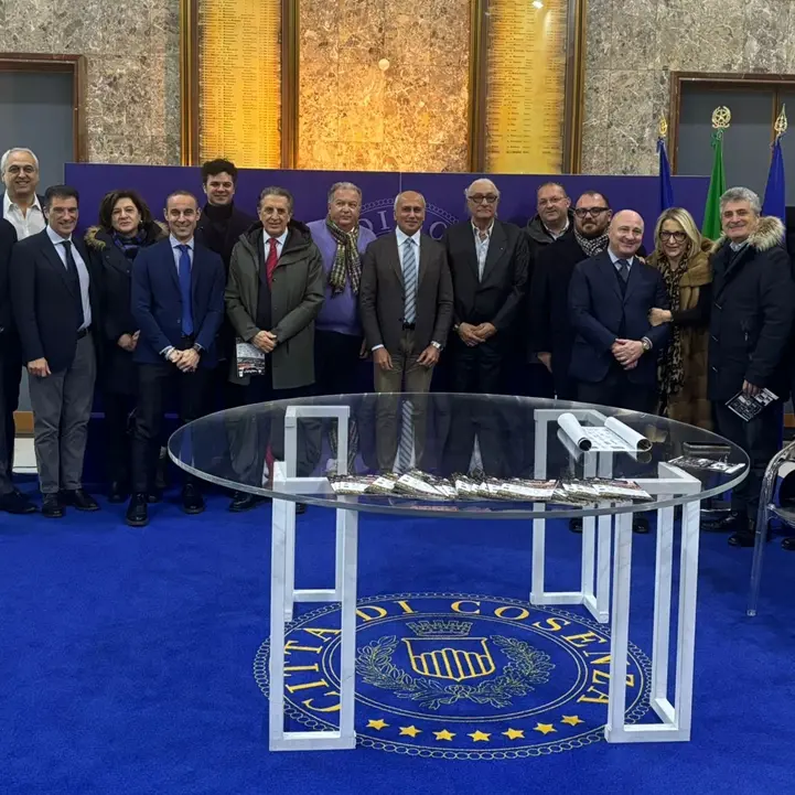 Dagli imprenditori di Cosenza un contributo di 100mila euro alla città per illuminare il Natale