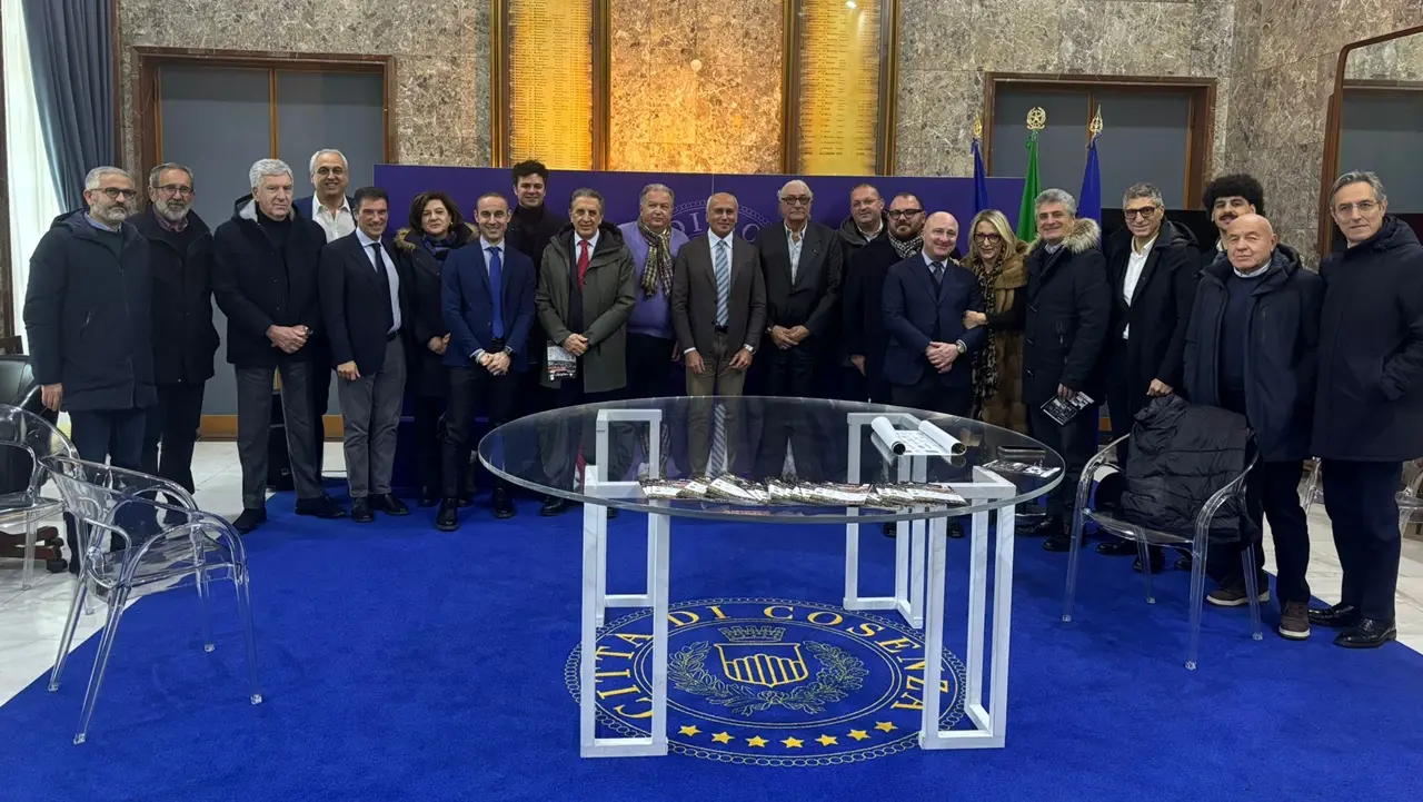 Dagli imprenditori di Cosenza un contributo di 100mila euro alla città per illuminare il Natale