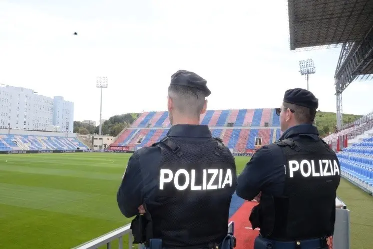 Disordini durante il match Crotone-Messina, 11 Daspo per 8 tifosi calabresi e 3 siciliani