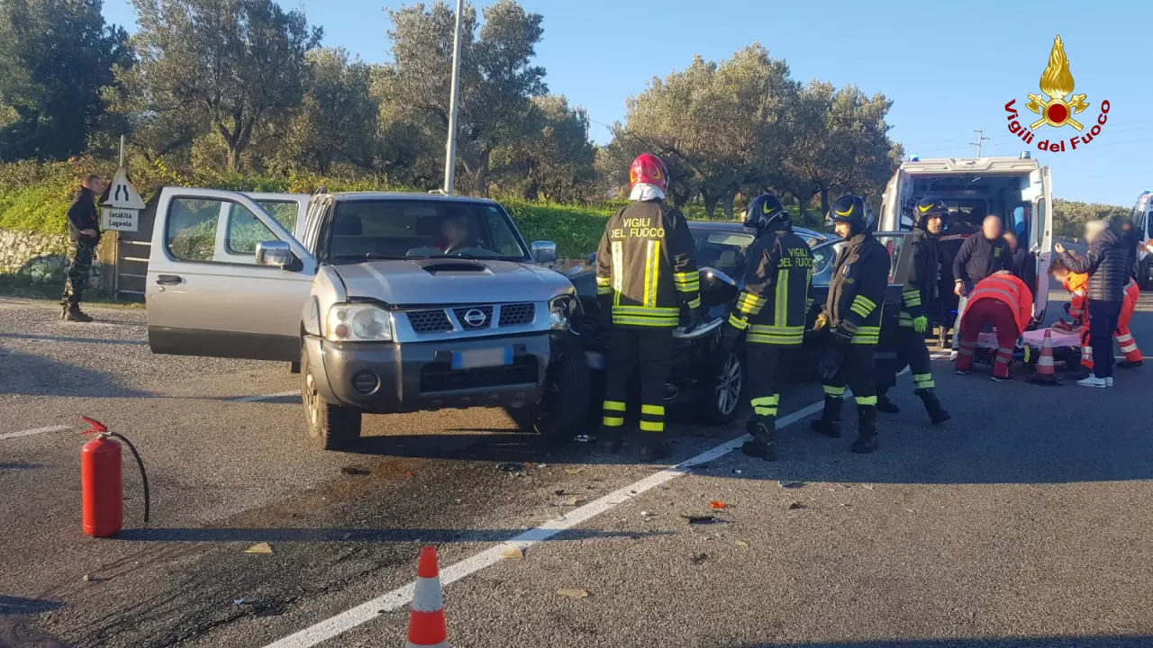 Incidente stradale tra Satriano e Gagliato: due le auto coinvolte, 5 persone ferite