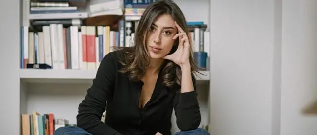 Cecilia Sala, Meloni: «Al lavoro per riportarla a casa presto». Tajani: «È in una cella da sola e sta bene»