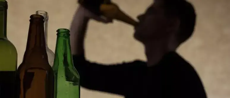 Lascia l’auto perché ha bevuto ma i carabinieri lo sanzionano lo stesso: 102 euro di multa\n