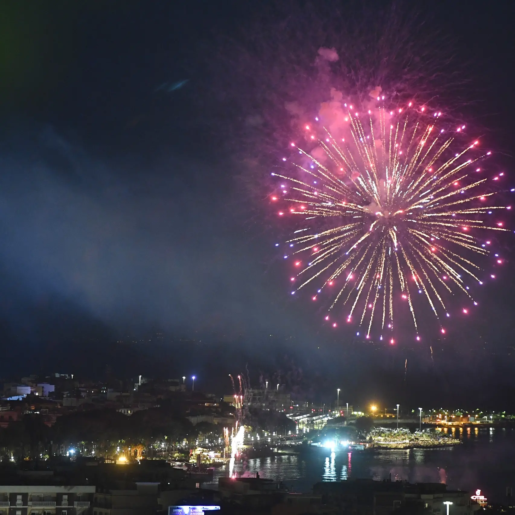 Reggio Calabria, niente fuochi d’artificio: vietati dal sindaco Falcomatà\u00A0fino all’8 gennaio\n