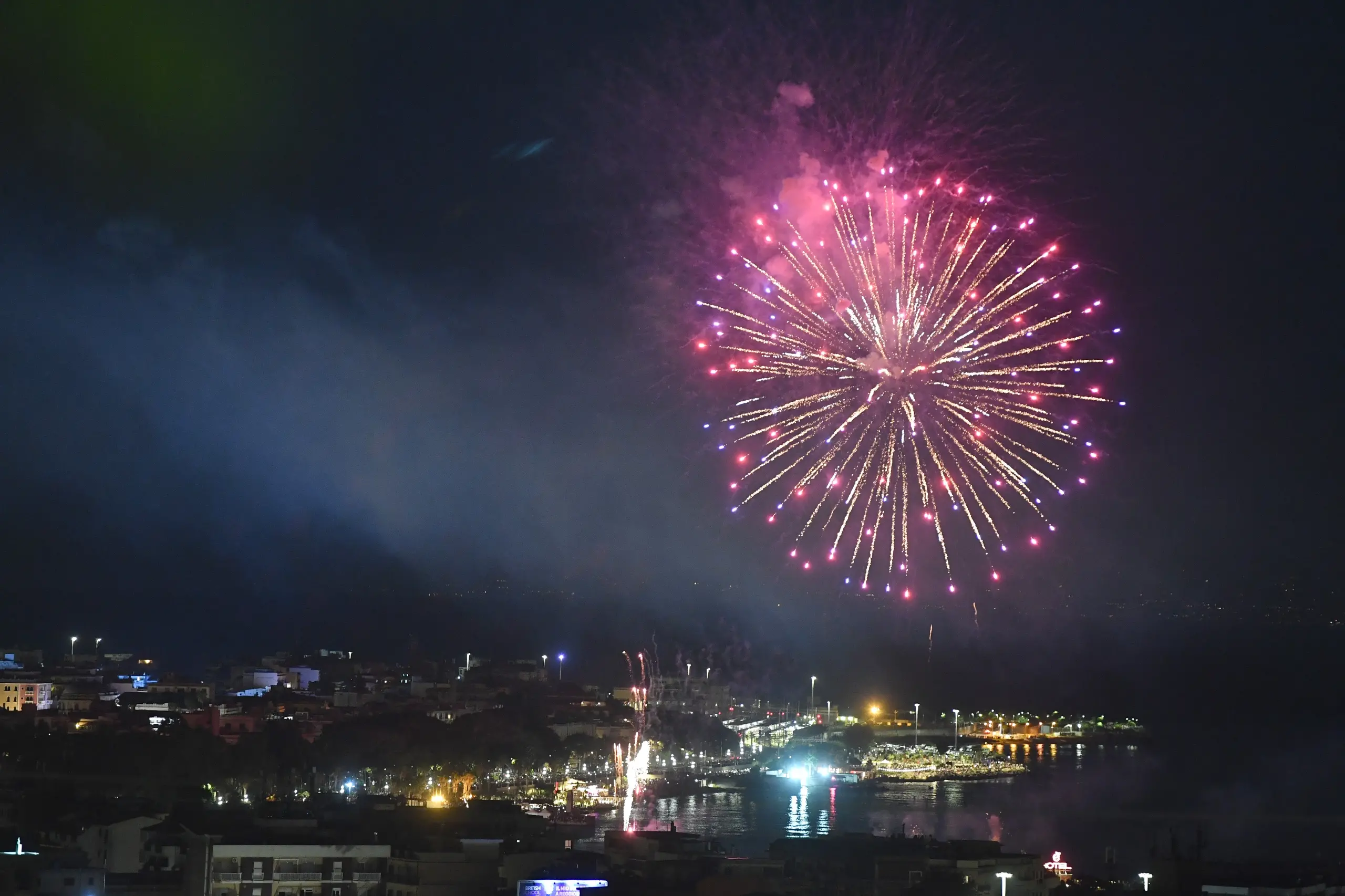 Reggio Calabria, niente fuochi d’artificio: vietati dal sindaco Falcomatà\u00A0fino all’8 gennaio\n