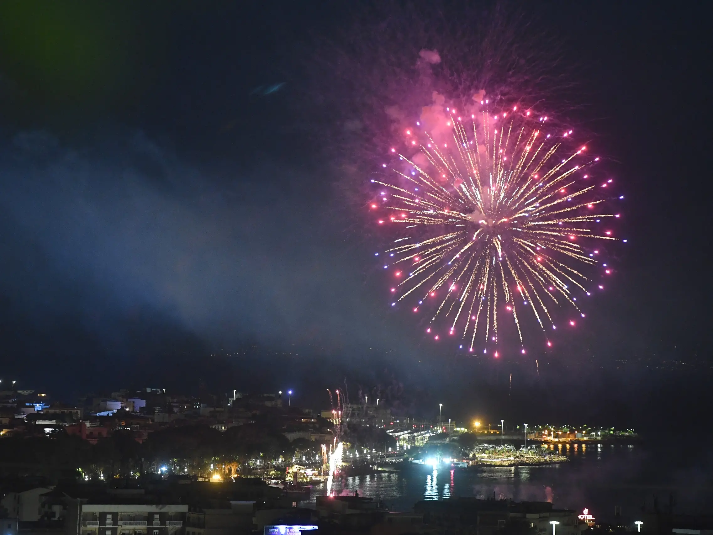 Reggio Calabria, niente fuochi d’artificio: vietati dal sindaco Falcomatà fino all’8 gennaio