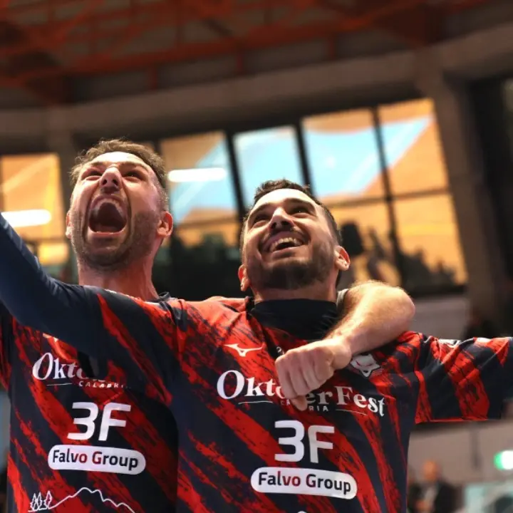 Serie A di calcio a 5, dimostrazione di forza della Pirossigeno Cosenza: vittoria per 5-2 contro Sala Consilina