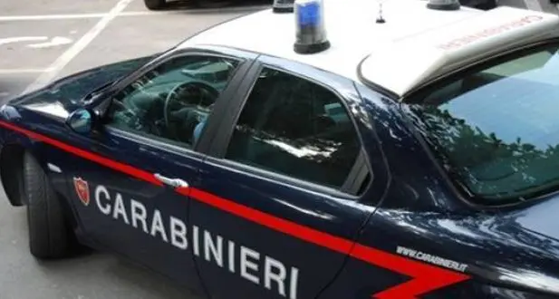 Avrebbe accoltellato l’ex moglie del fratello, arrestata 44enne a Isola Capo Rizzuto