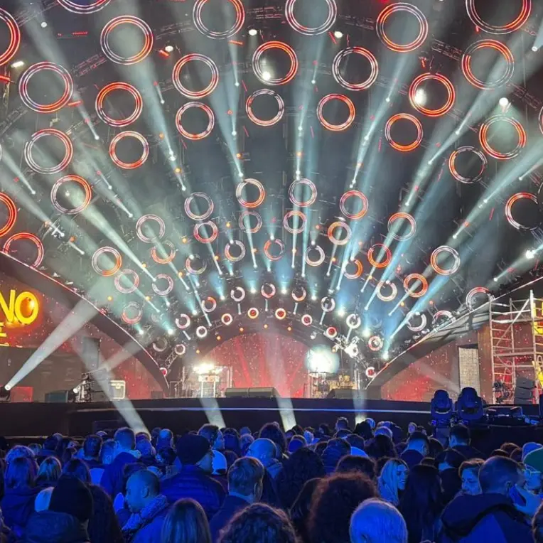 A Reggio cresce l’attesa per il Capodanno Rai: fiumi di curiosi per le prove generali\n