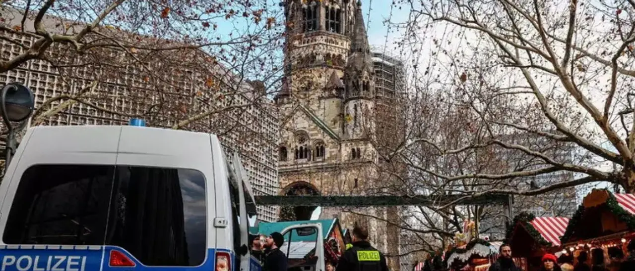 Nuovo attacco in Germania,\u00A0ferisce due passanti con un coltello a Berlino: arrestato dalla polizia\n