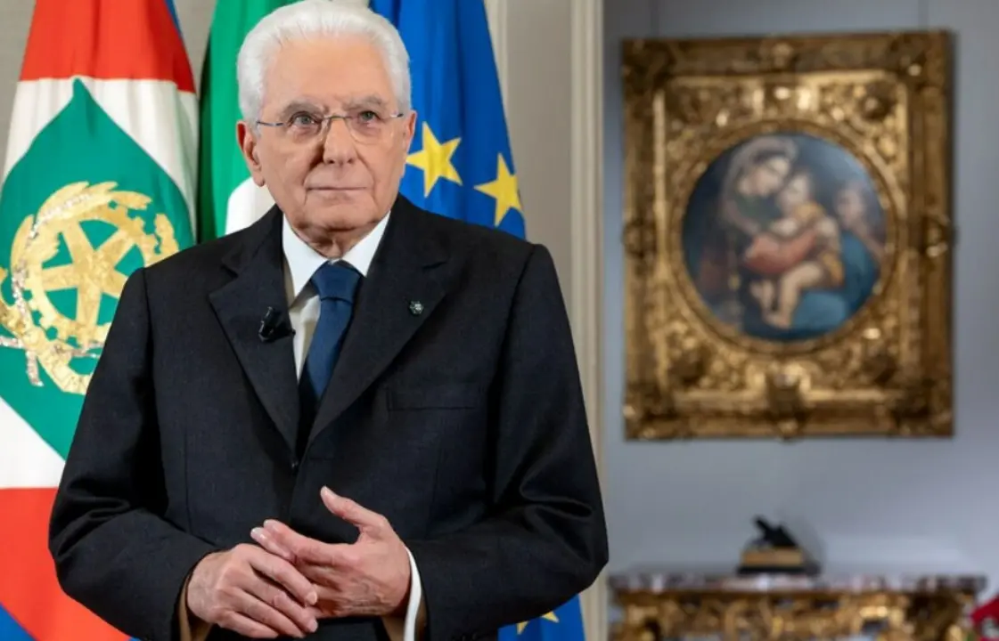 Mattarella: «Colmare le distanze tra Nord e Sud». L'angoscia per Cecilia Sala e per i giovani costretti a emigrare\n