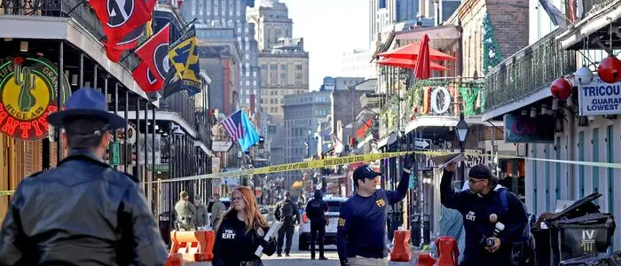 Auto sulla folla a New Orleans: almeno 10 morti e 35 feriti. L’attentatore ucciso in una sparatoria