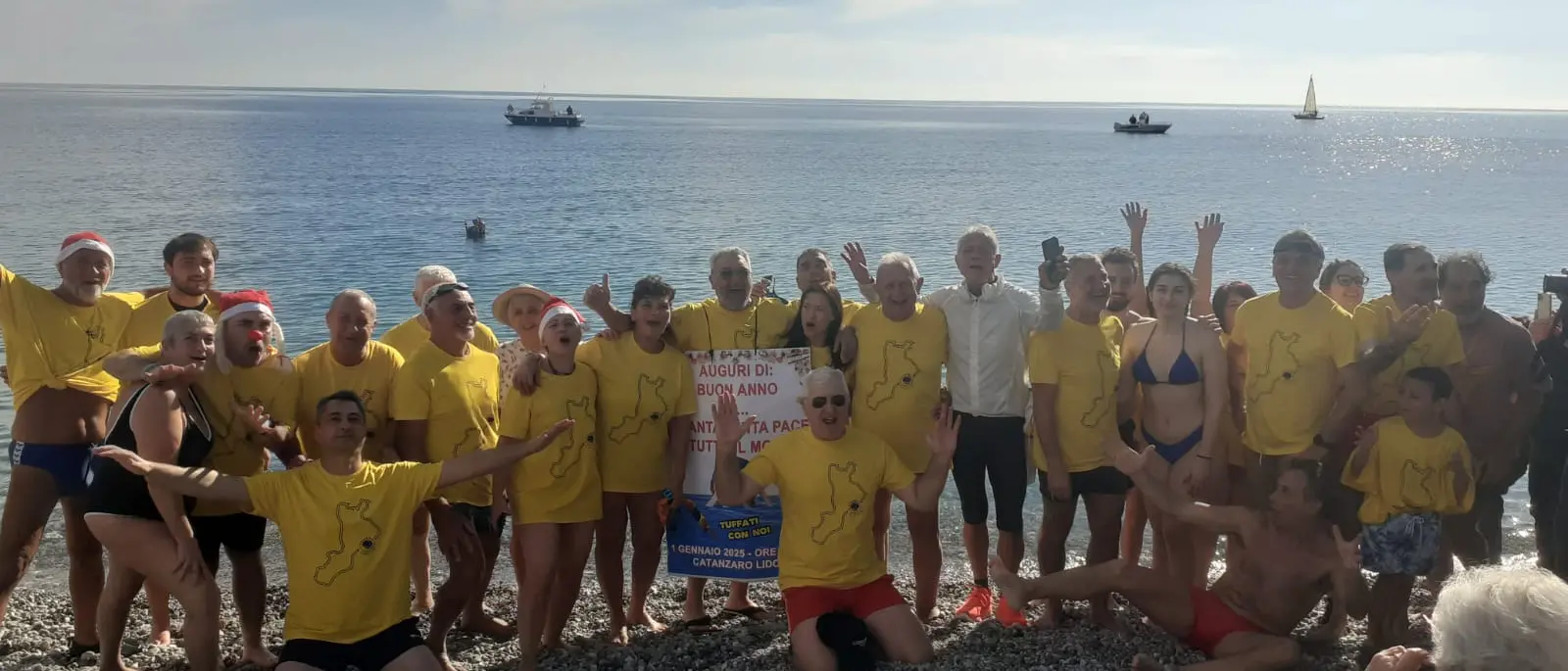 A Catanzaro un inizio 2025 da record, circa 200 partecipanti all’ormai storico tuffo di Capodanno\u00A0\n
