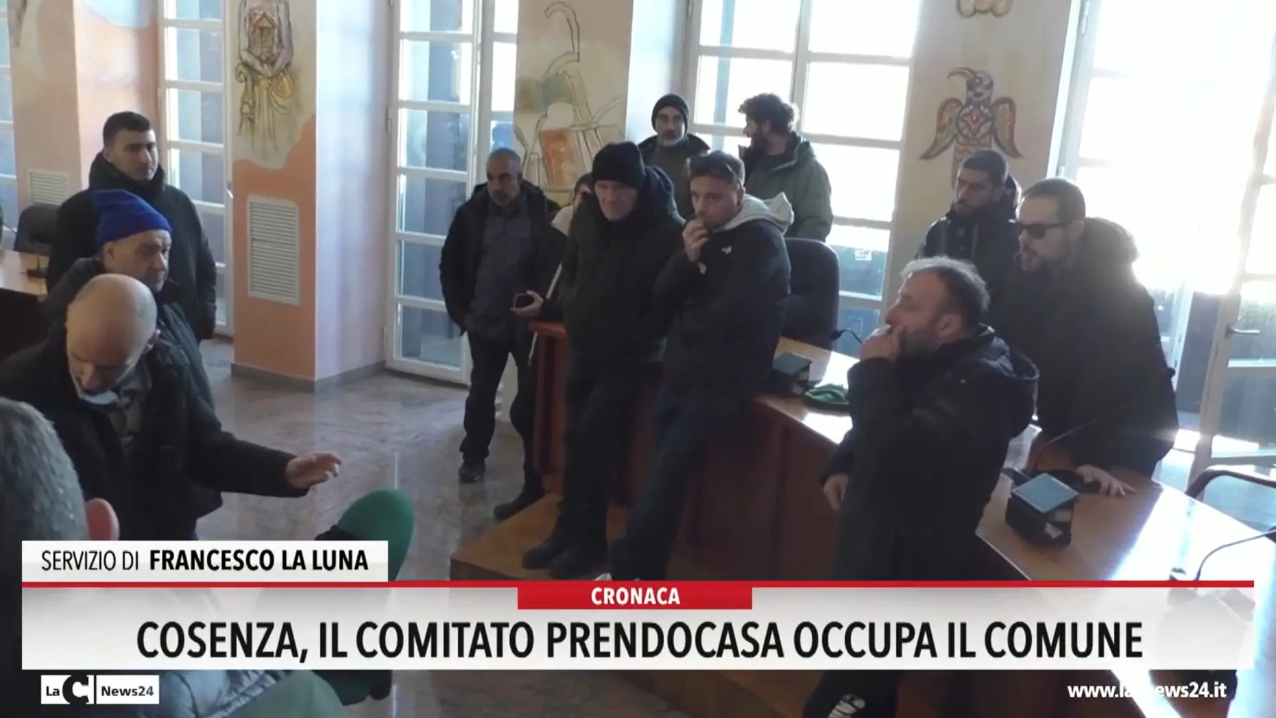 Cosenza, il comitato Prendocasa occupa il Comune