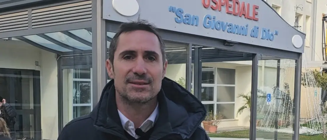 Alecci fa tappa all’ospedale di Crotone: «Reparti nuovi ma senza personale»\n
