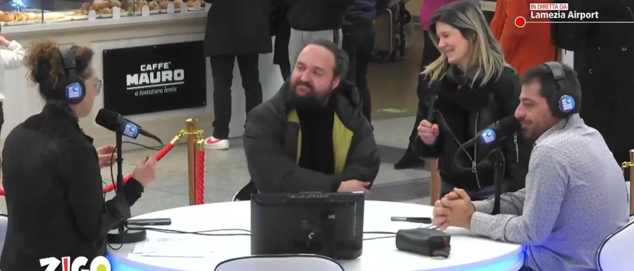 Il 2025 parte alla grande: un incontro casuale nella suite aeroportuale porta speranza e musica a Zigo Zago