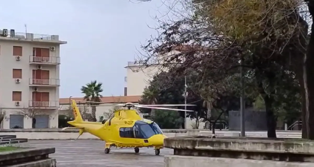 Ha un malore ma l’ambulanza arriva senza medico, muore 47enne di Praia a Mare\n