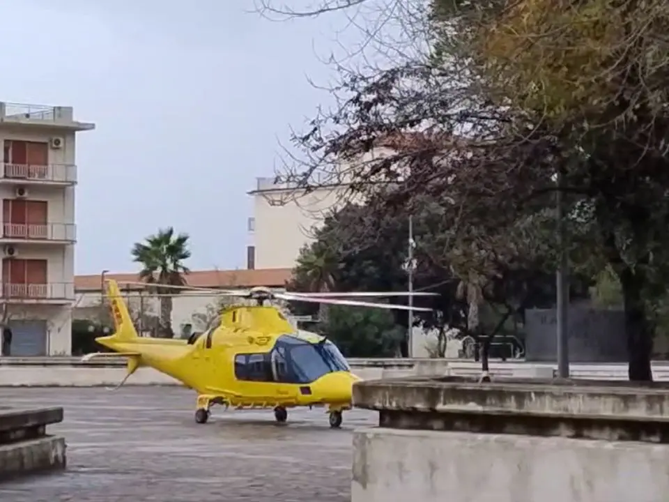 Ha un malore ma l’ambulanza arriva senza medico, muore 47enne di Praia a Mare