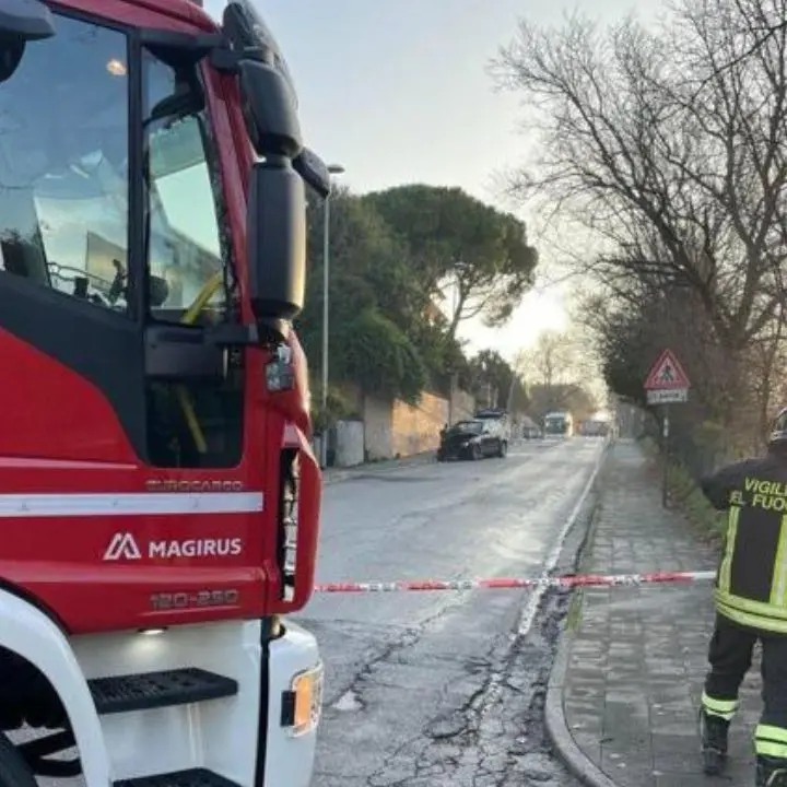 Incidente stradale ad Ancona, auto finisce contro una colonnina di gas: due\u00A0morti\n